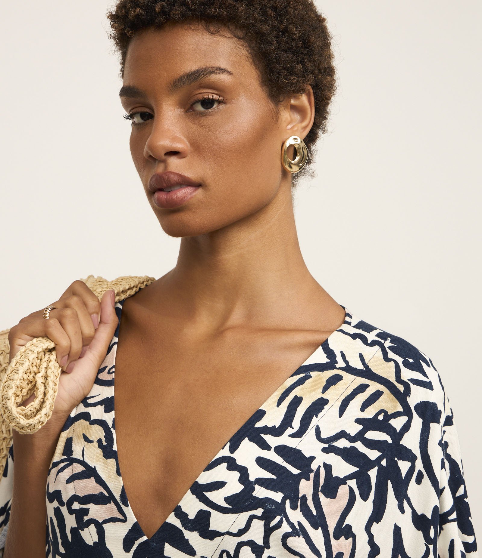 Macacão em Viscose com Elástico na Cintura e Estampa Floral Azul 4