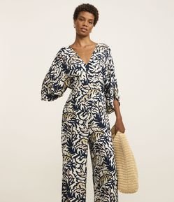 Macacão em Viscose com Elástico na Cintura e Estampa Floral