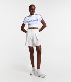 Bermuda Alfaiatada em Viscose com Pregas Frontais