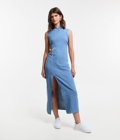 Vestido Longo em Jeans com Recorte Vazado na Lateral