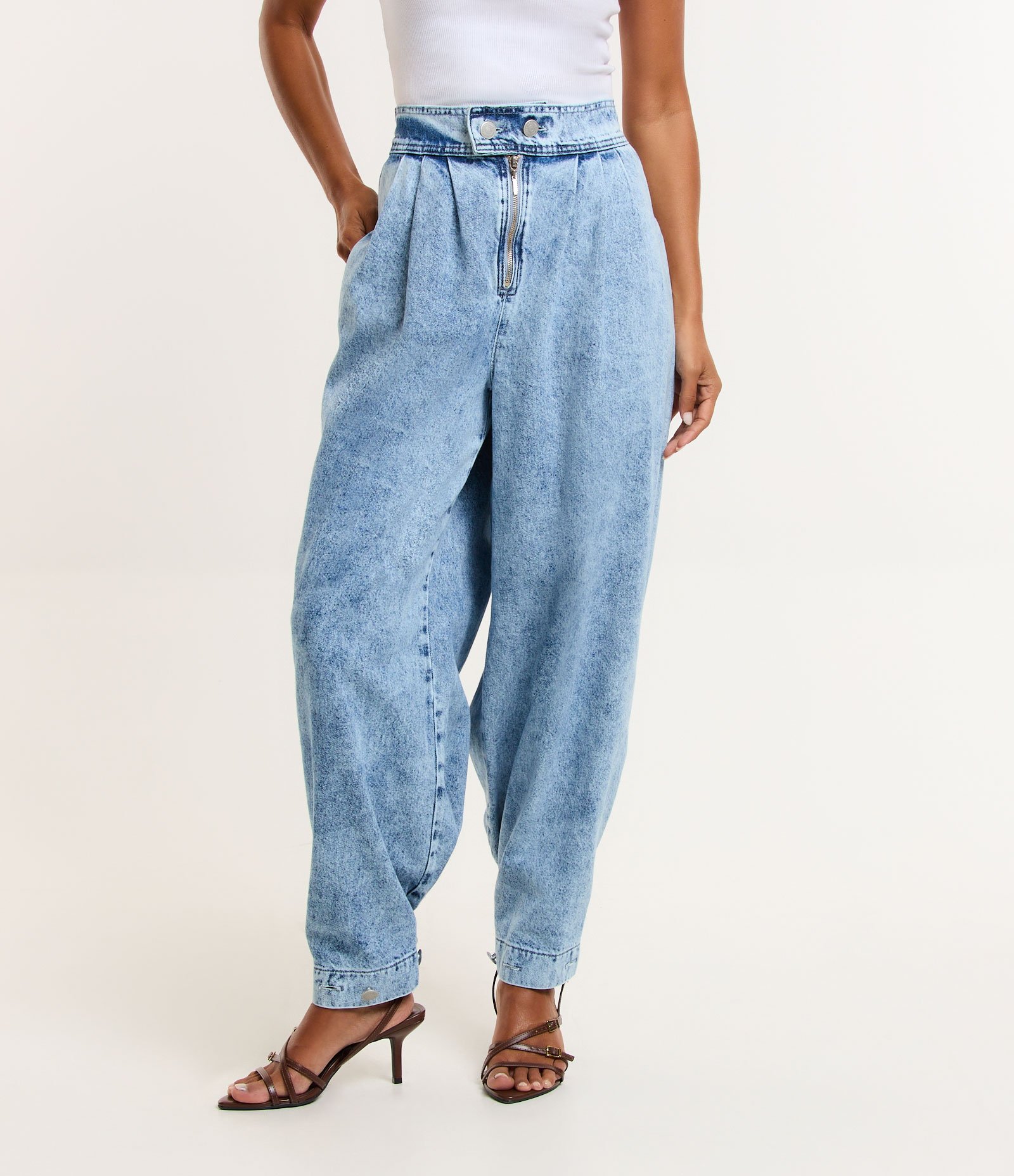 Calça Balloon Jeans com Duas Opções de Ajustes na Barra Azul 2