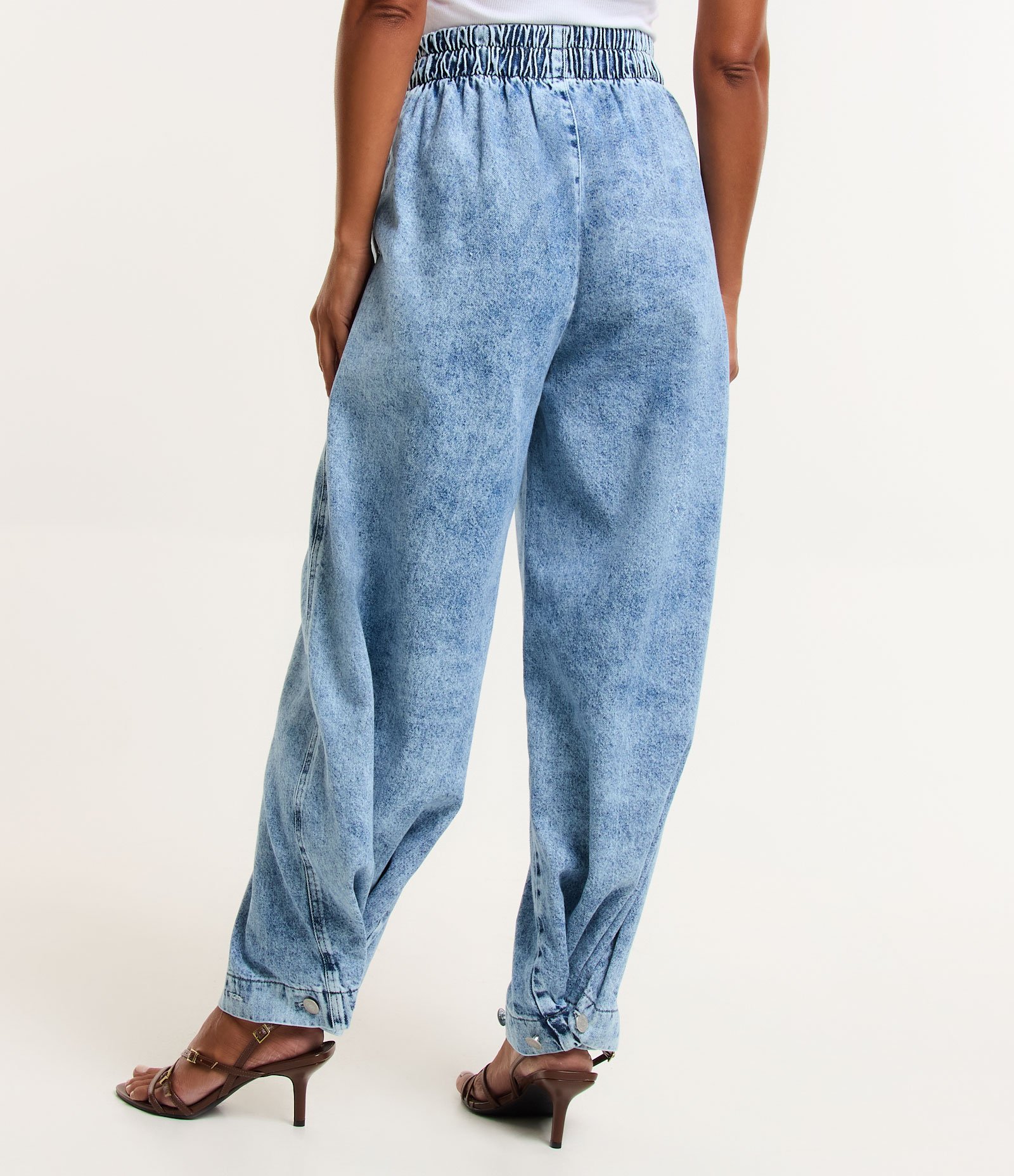 Calça Balloon Jeans com Duas Opções de Ajustes na Barra Azul 3