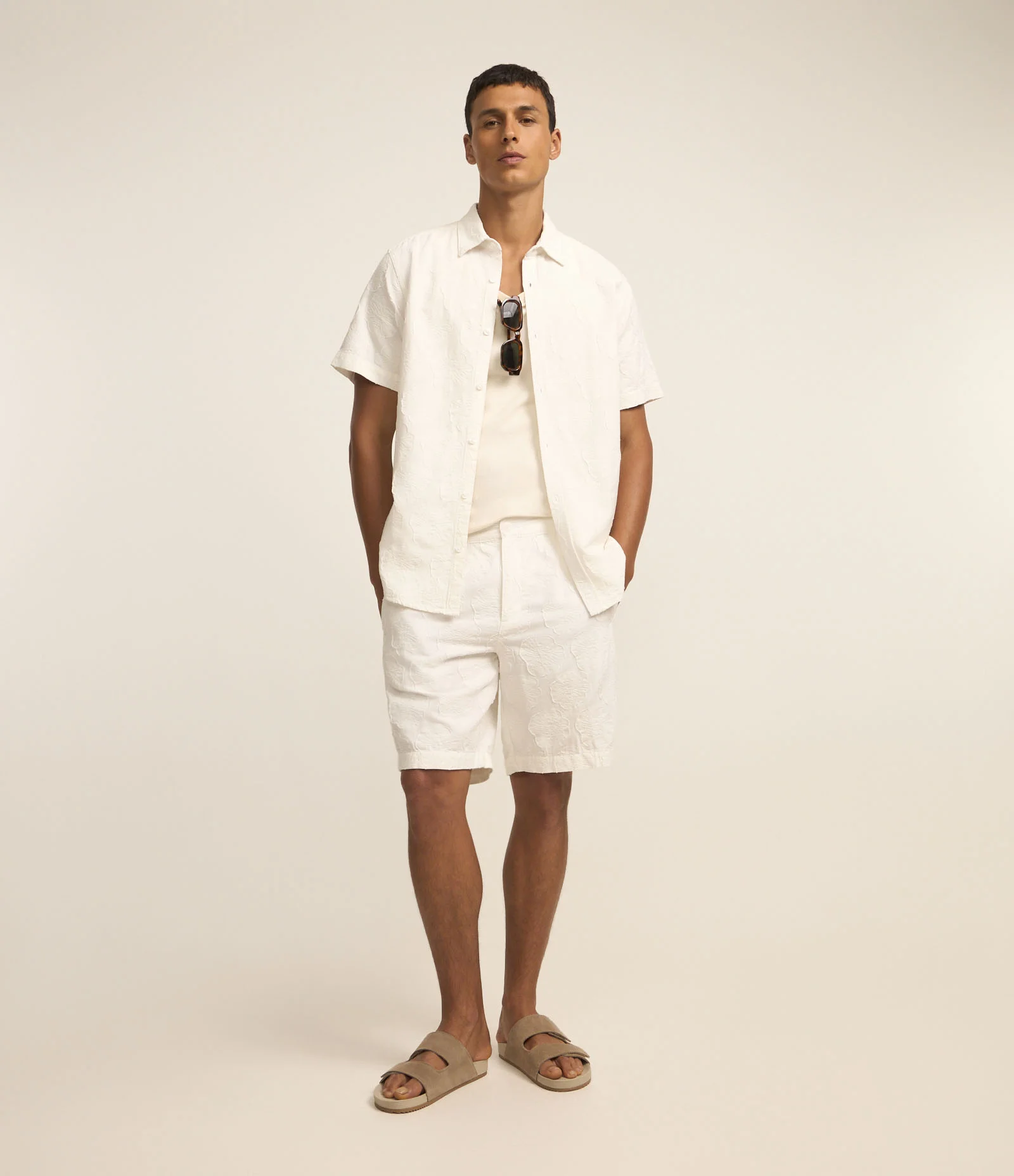 Bermuda Reta em Algodão com Textura Jacquard Off White 1