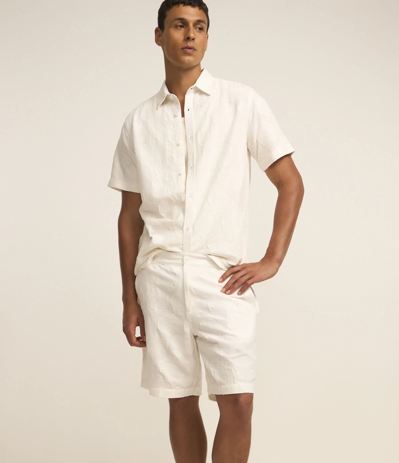 Bermuda Reta em Algodão com Textura Jacquard Off White 2