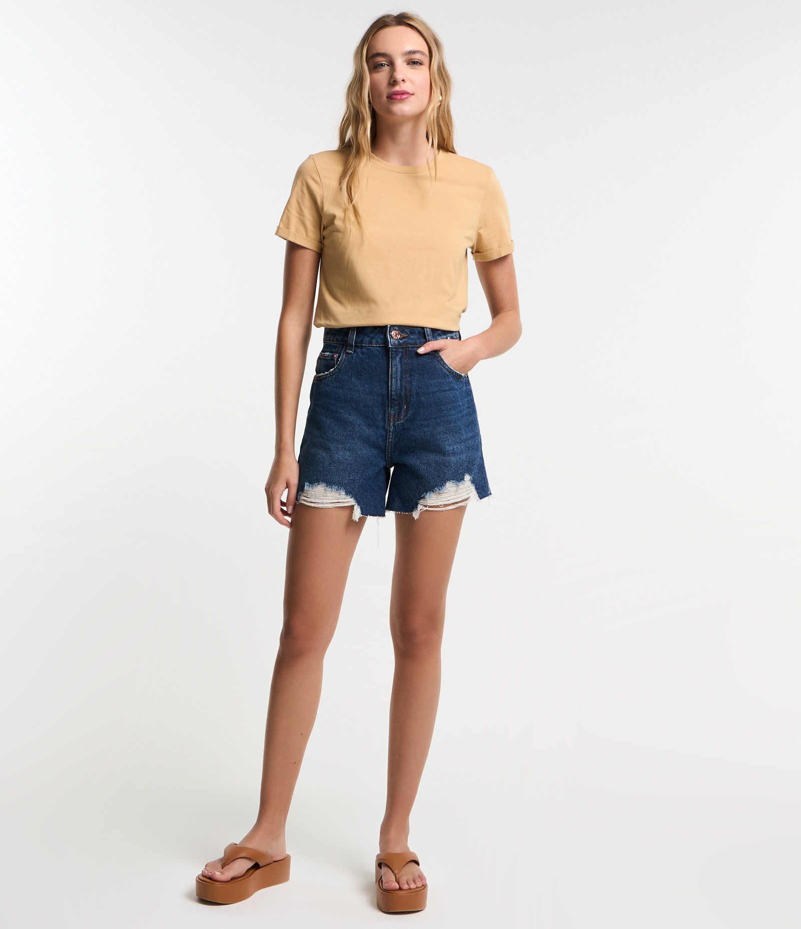 Camiseta Regular em Algodão com Manga Dobrada Bege 2