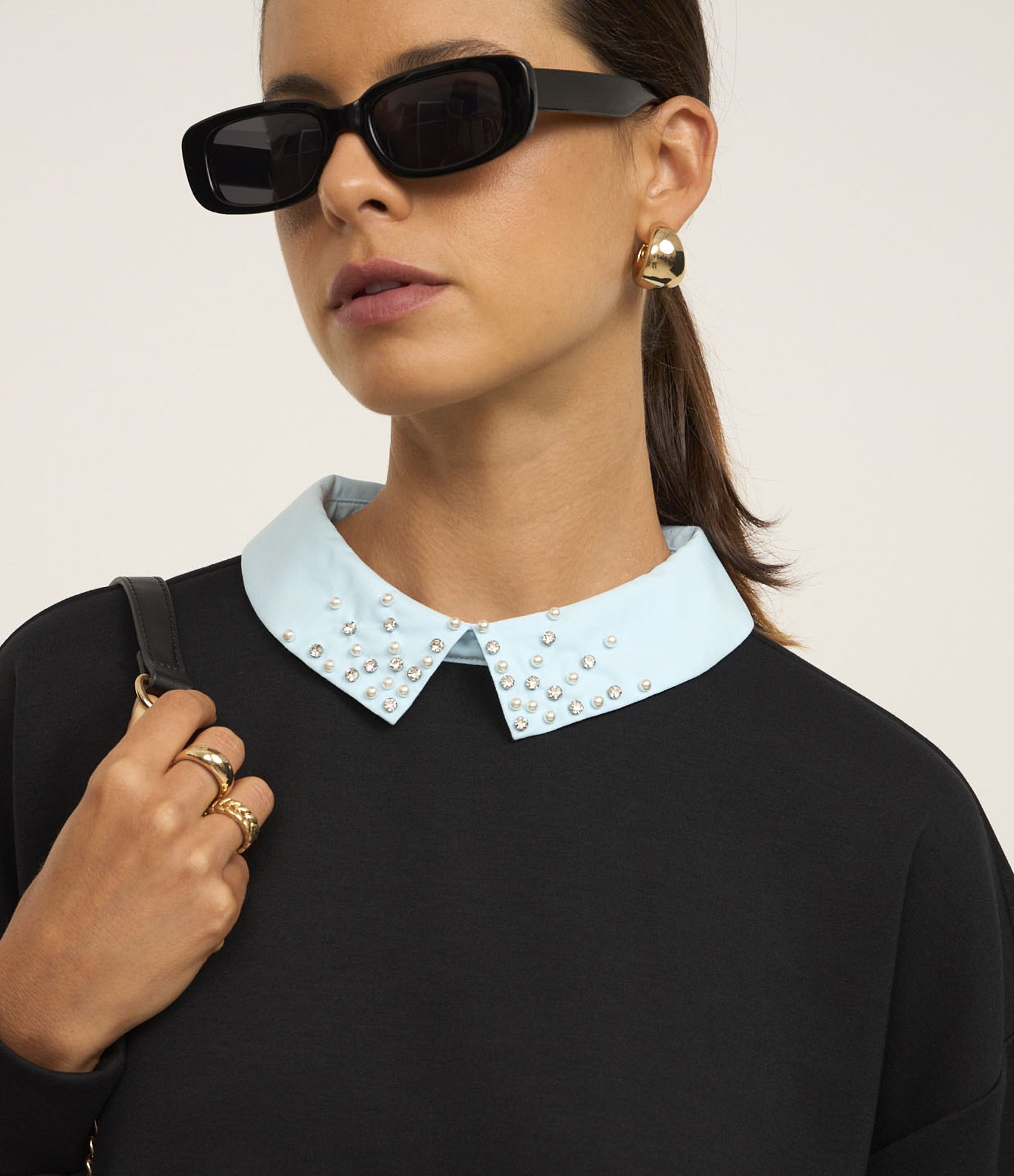 Moletom Fechado com Barra e Gola de Camisa com Strass Preto 3