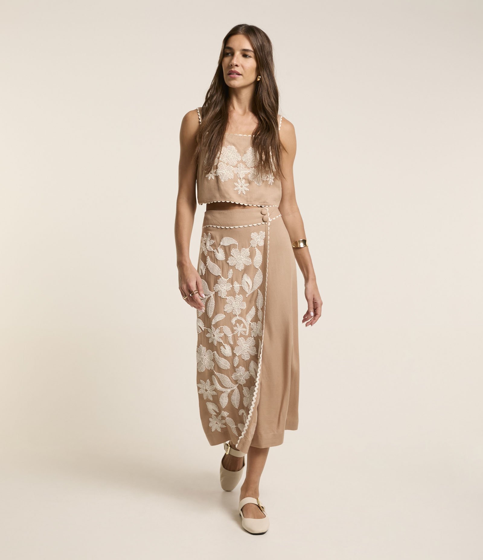 Saia Midi em Viscolinho com Transpasse e Borda Nuvem Bege 4