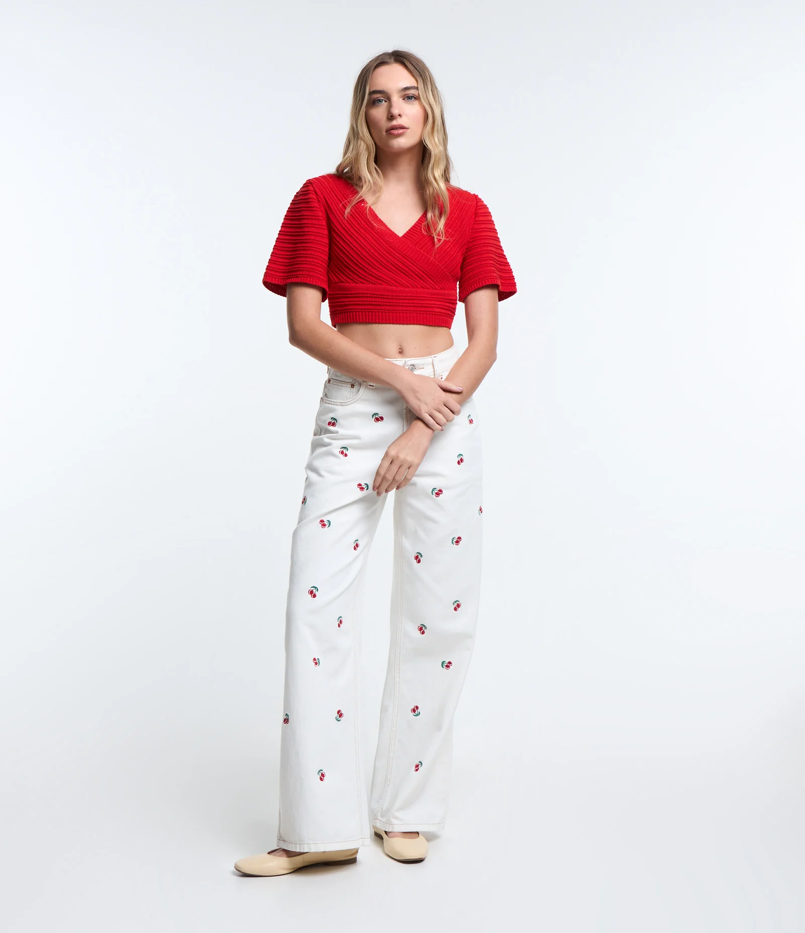 Blusa Cropped em Tricô com Ponto Diferenciado e Manga Curta Vermelho 2