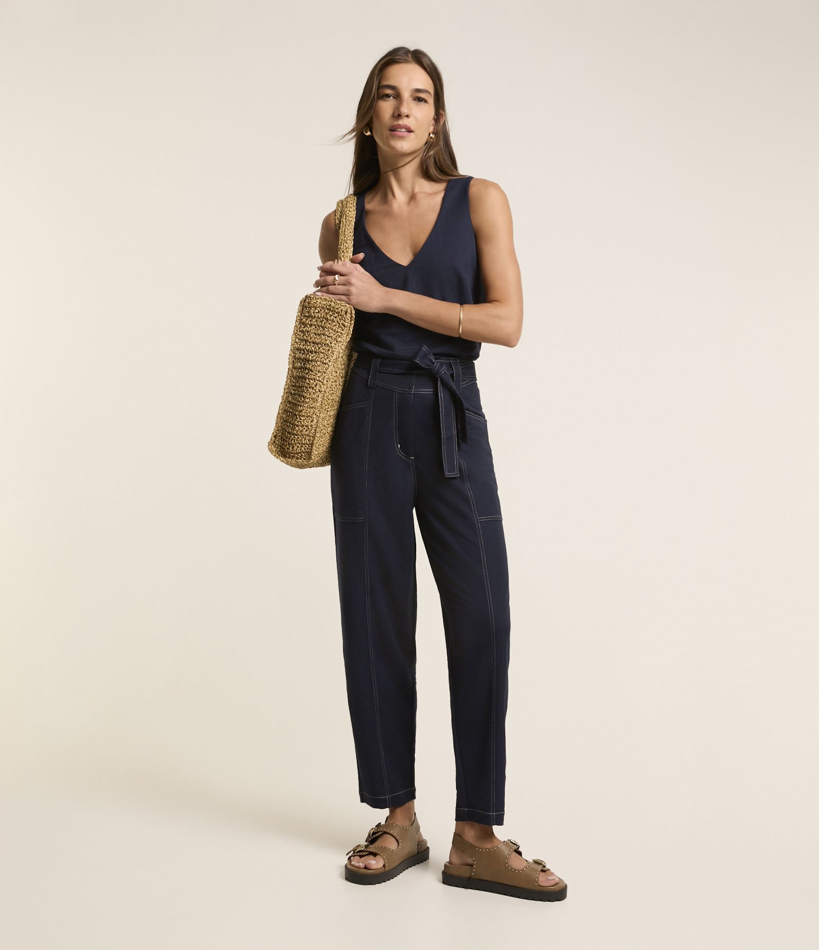 Blusa em Piquet com Decote V e Pespontos na Barra Azul 2