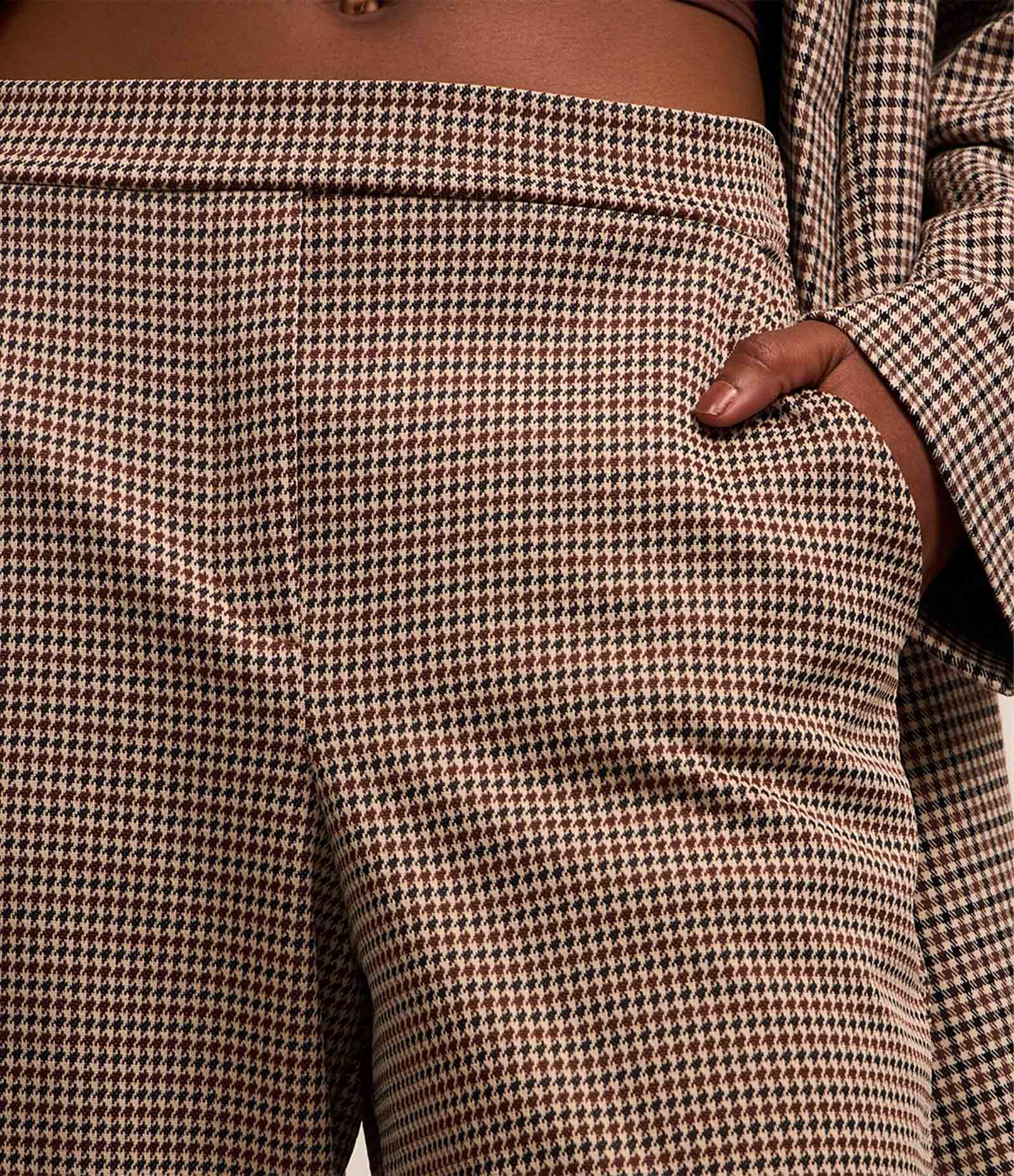 Calça Reta em Jacquard Xadrez Marrom 5
