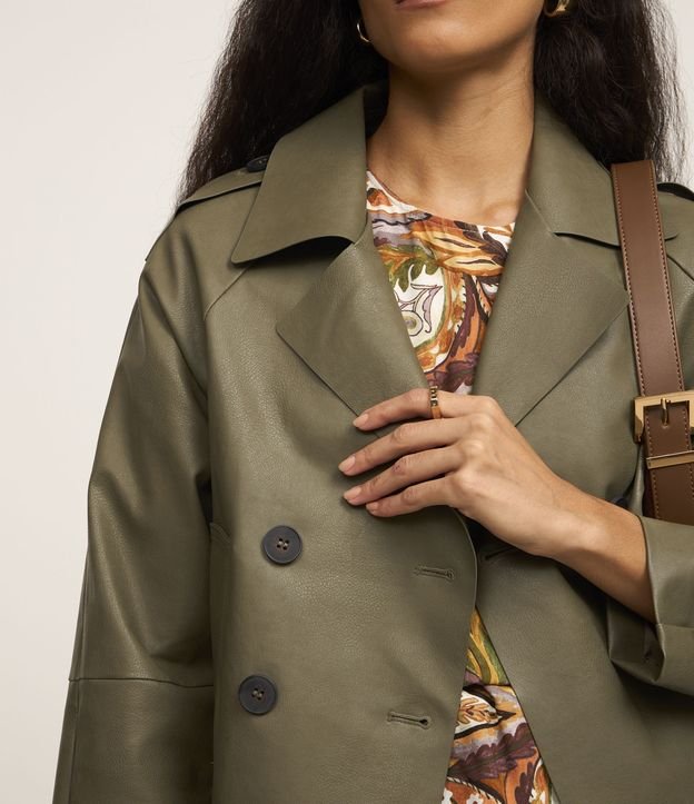 Trench Coat em PU com Abertura Dupla