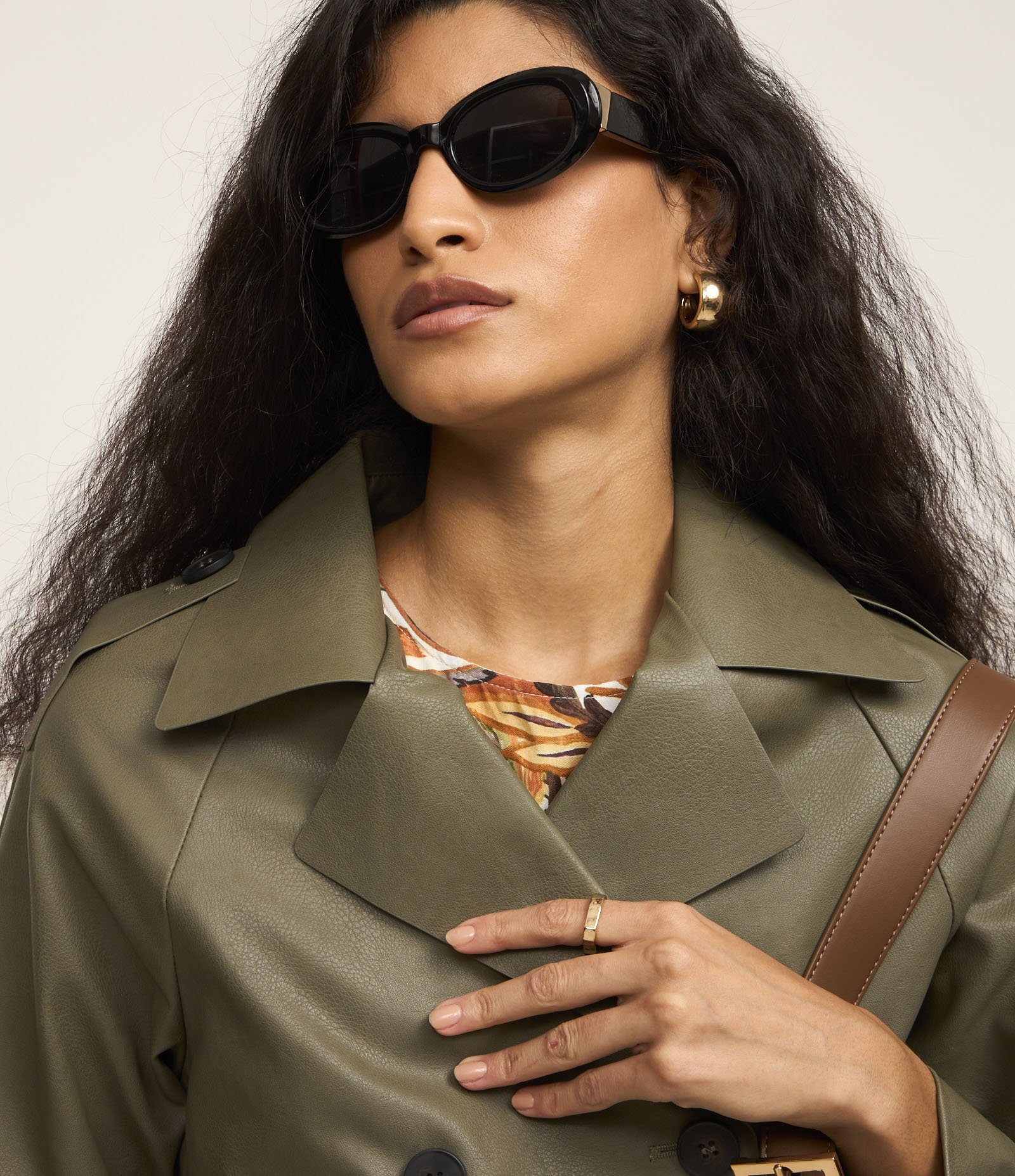 Trench Coat em PU com Abertura Dupla Verde 4