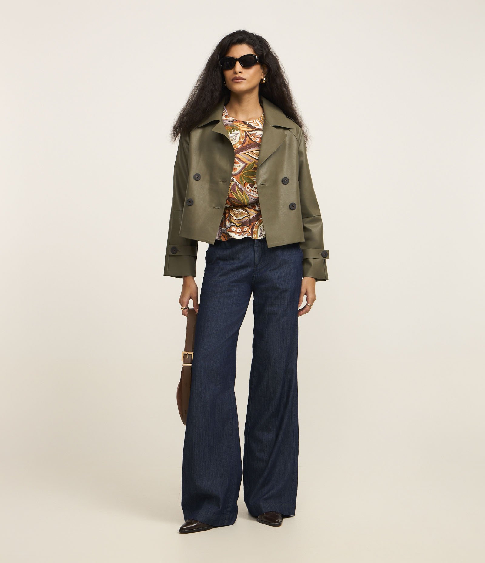 Trench Coat em PU com Abertura Dupla Verde 5