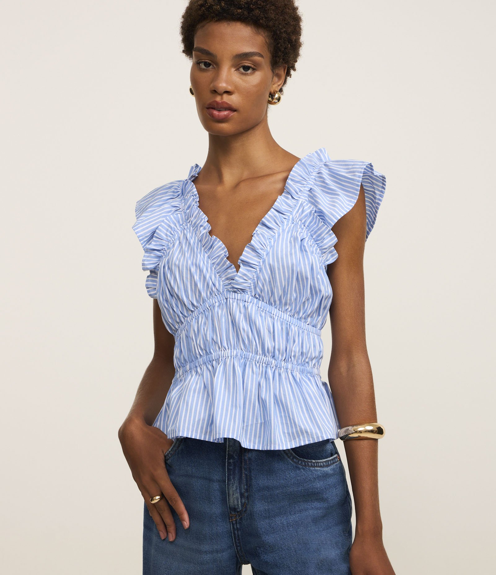 Blusa Sem Manga em Tricoline Listrada com Recorte em Elástico e Babados Azul 1