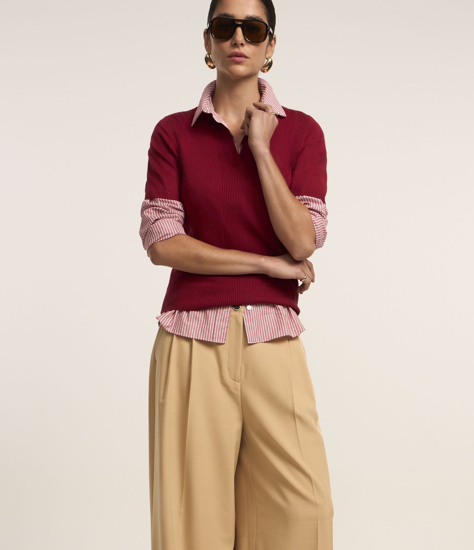 Calça Pantalona Alfaiataria com Pregas Frontais Bege 2