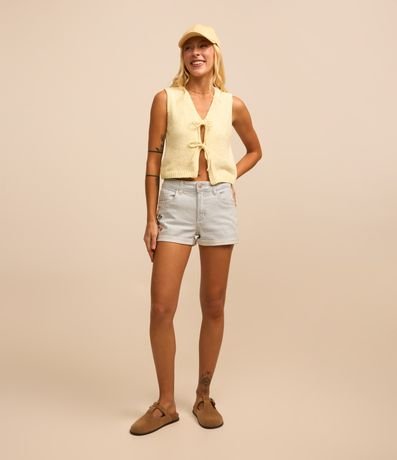 Short Jeans Listrado com Bordado Floral e Barra Dobrada é ruim? Short Jeans Listrado com Bordado Floral e Barra Dobrada é boa?