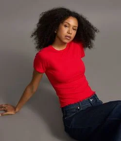 Blusa Básica Texturizada em Viscose com Acabamento Frufru