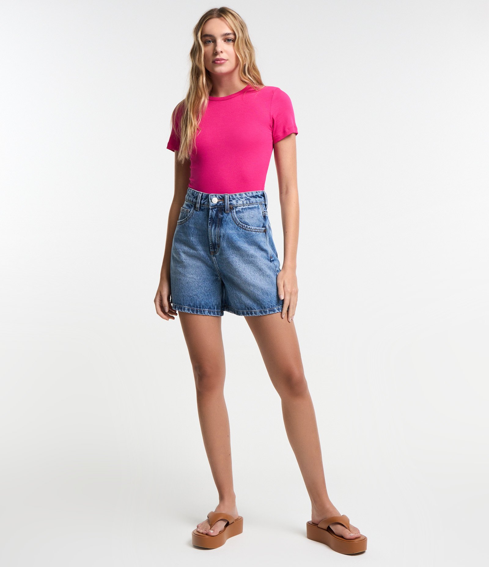 Blusa em Viscose Texturizada com Frufru na Barra Rosa 2