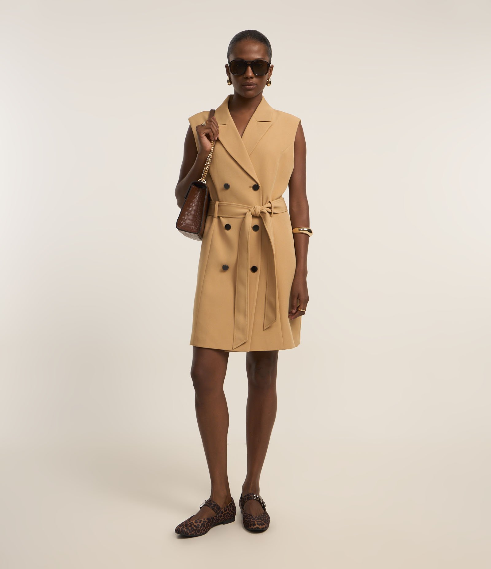 Vestido em Alfaiataria Sem Manga com Gola Blazer e Amarração Marrom 5