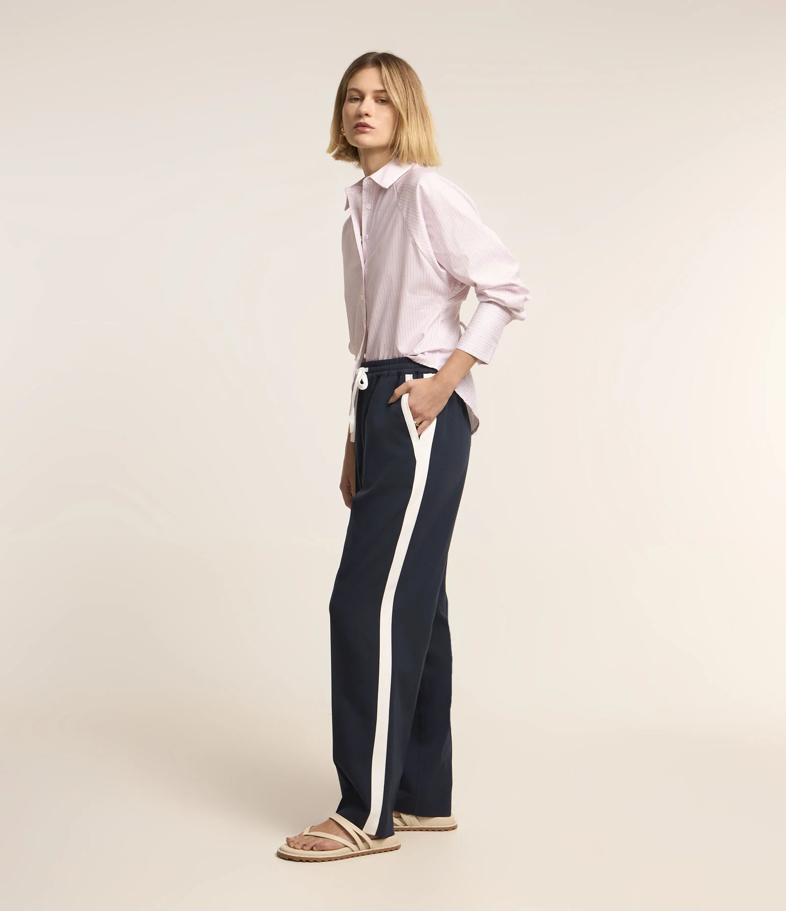 Calça Reta com Elástico no Cós e Listras Contrastante Azul 1