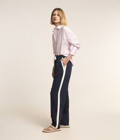 Calça Reta com Elástico no Cós e Listras Contrastante