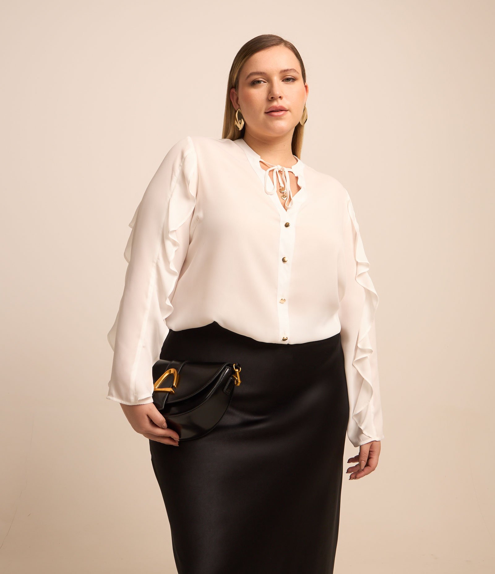 Camisa em Crepe com Gola Bata e Babados Curve & Plus Size Branco 1