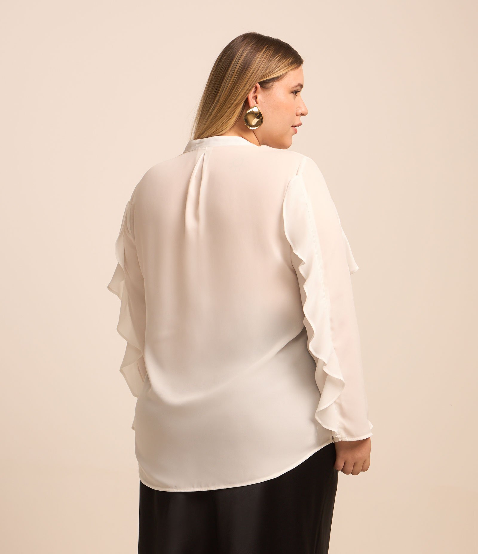 Camisa em Crepe com Gola Bata e Babados Curve & Plus Size Branco 3