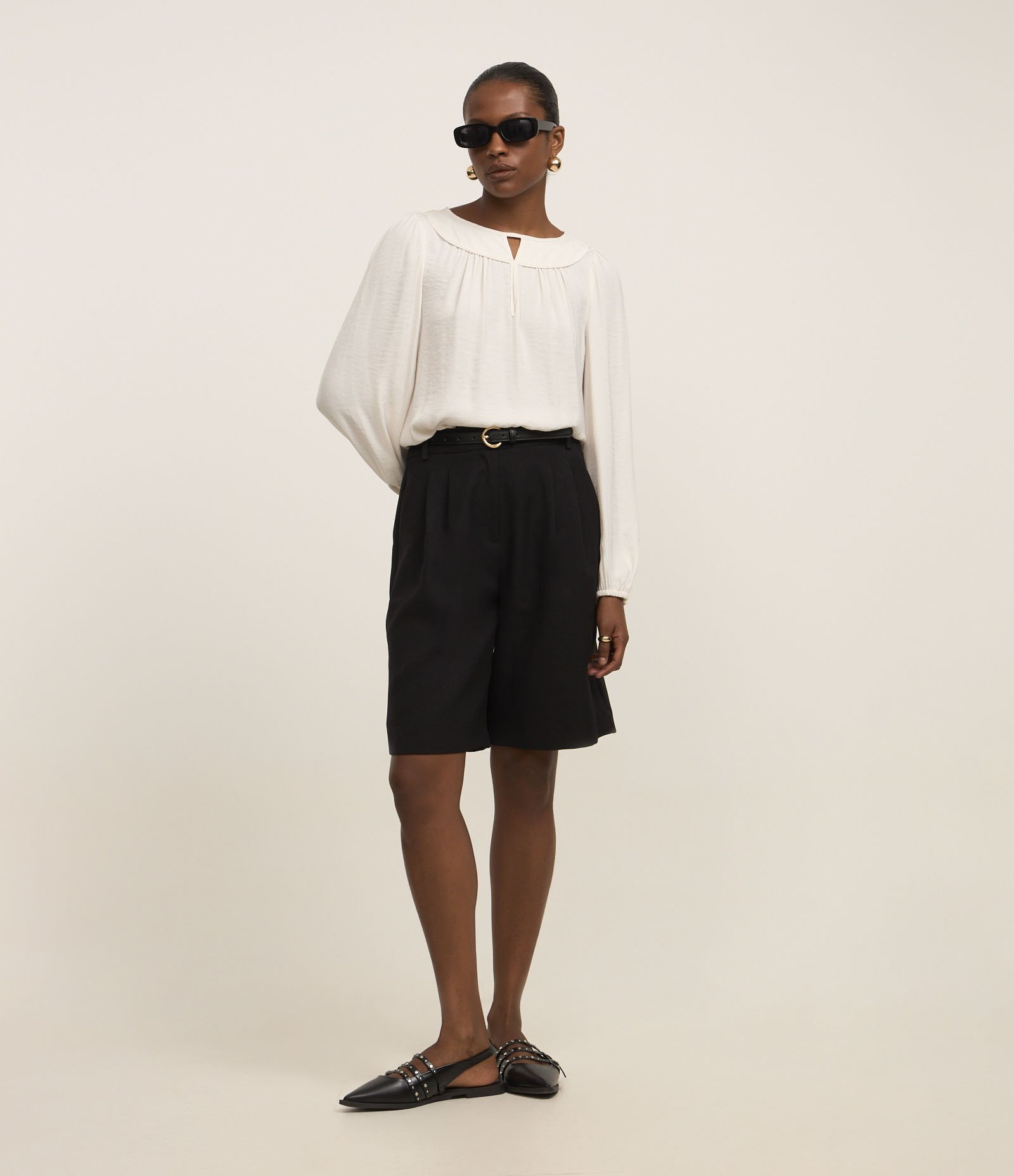 Blusa Acetinada com Detalhe de Gota Frontal Branco 2