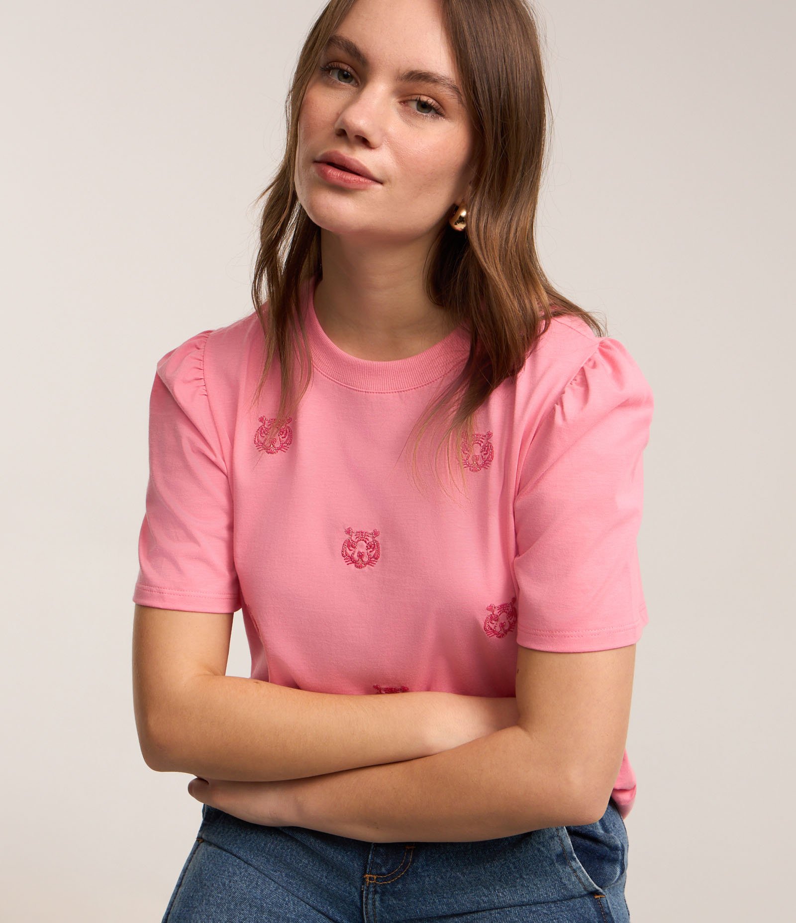 Blusa em Algodão com Manga Bufante e Bordados de Tigrinhos Rosa 1