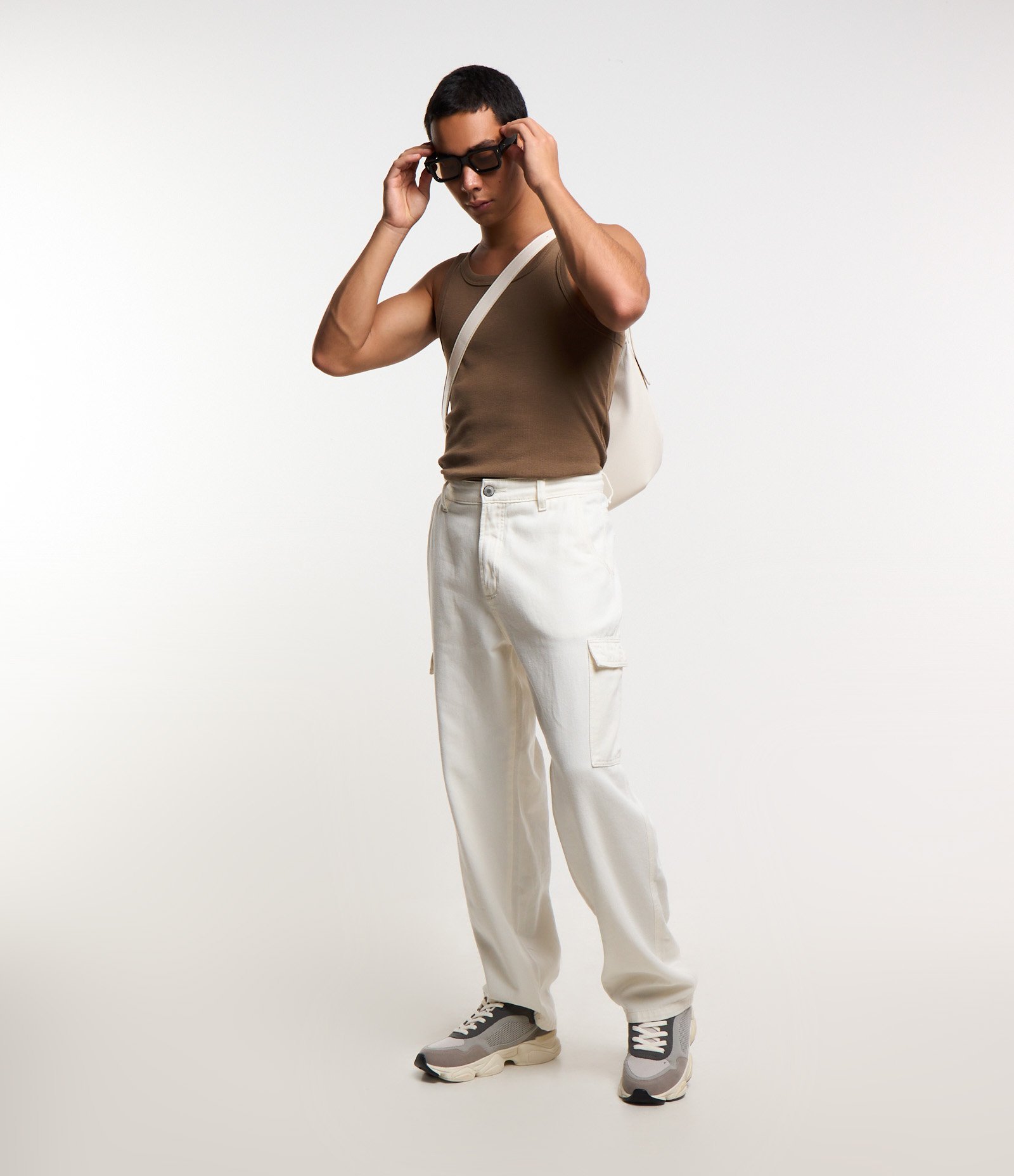 Calça Baggy em Sarja com Bolsos Cargo Branco 1