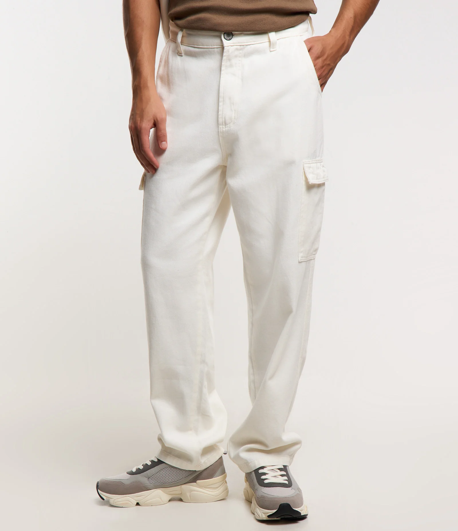 Calça Baggy em Sarja com Bolsos Cargo Branco 2