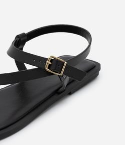 Sandália Rasteira em PU com Bico Quadrado e Fivela