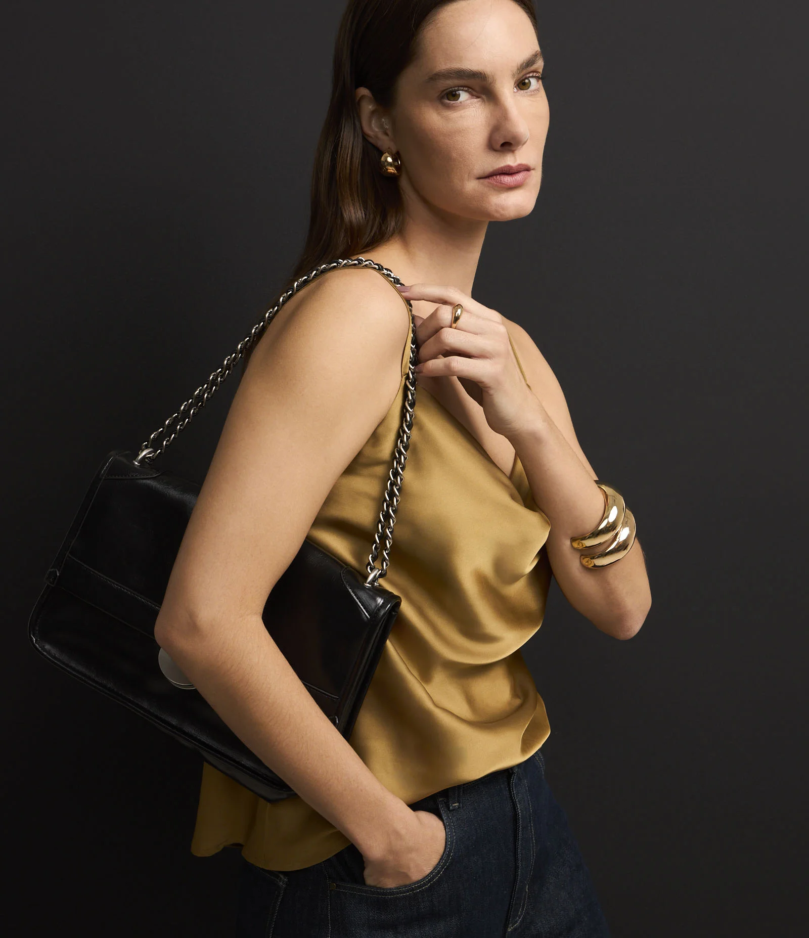 Blusa de Alcinha em Tecido Acetinado com Decote Degagê 6