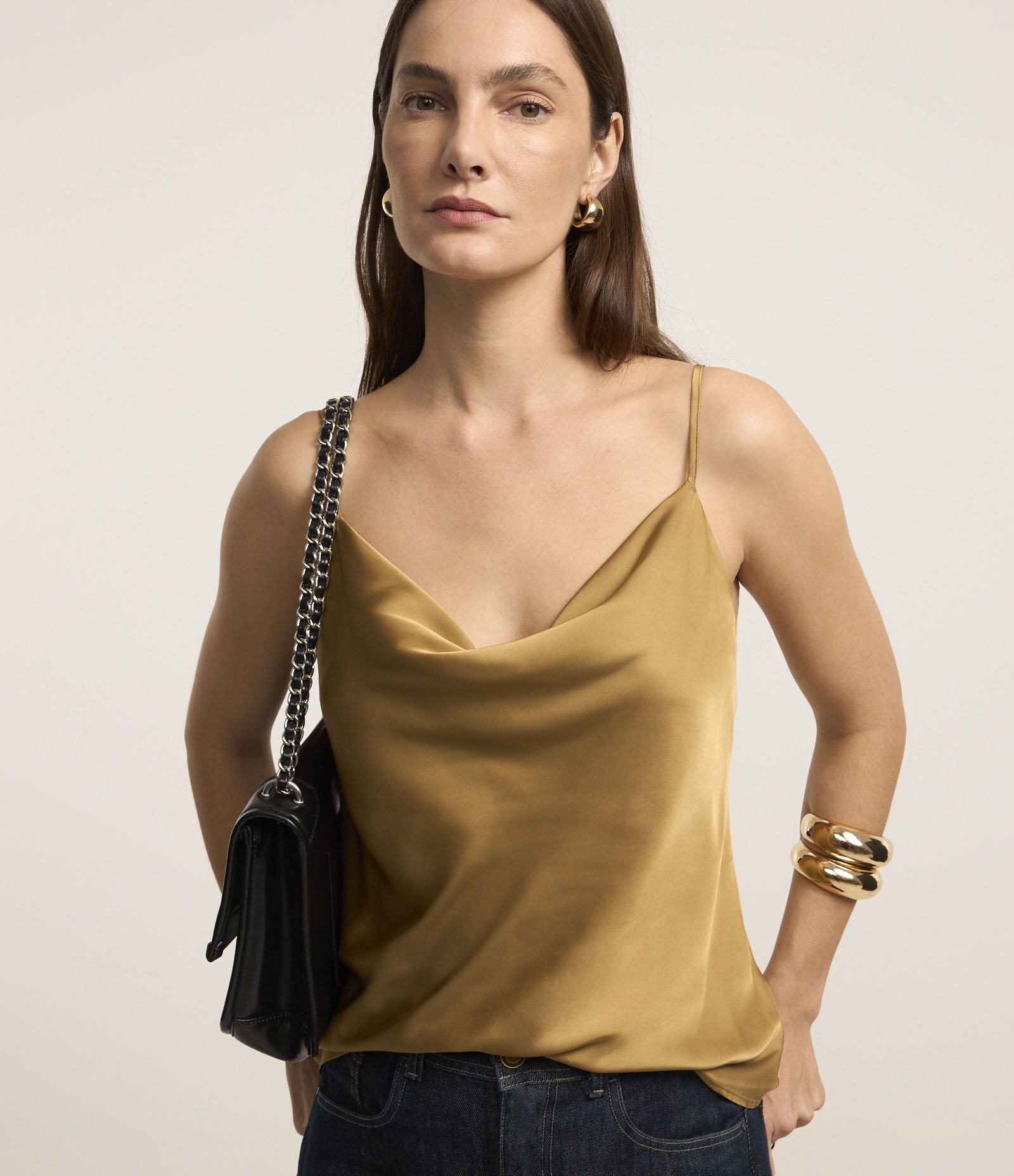 Blusa de Alcinha em Tecido Acetinado com Decote Degagê 1