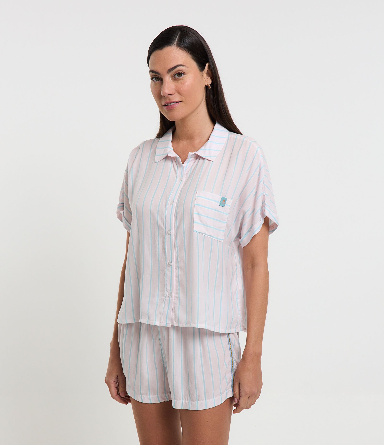 Pijama Curto em Viscose com Bolsinho no Peito e Estampa Listras Rosa Claro/ Azul 1
