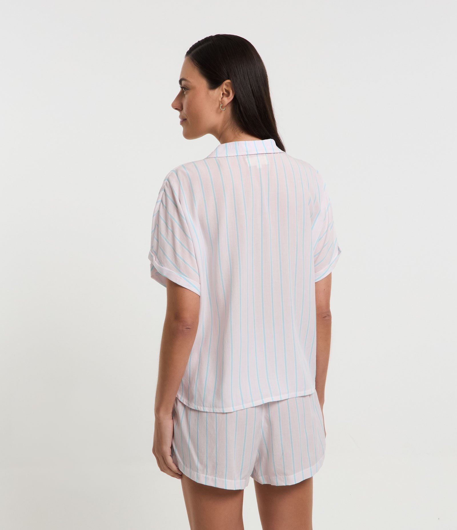 Pijama Curto em Viscose com Bolsinho no Peito e Estampa Listras Rosa Claro/ Azul 2