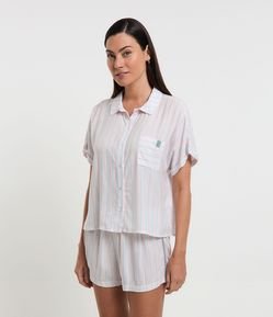 Pijama Curto em Viscose com Bolsinho no Peito e Estampa Listras