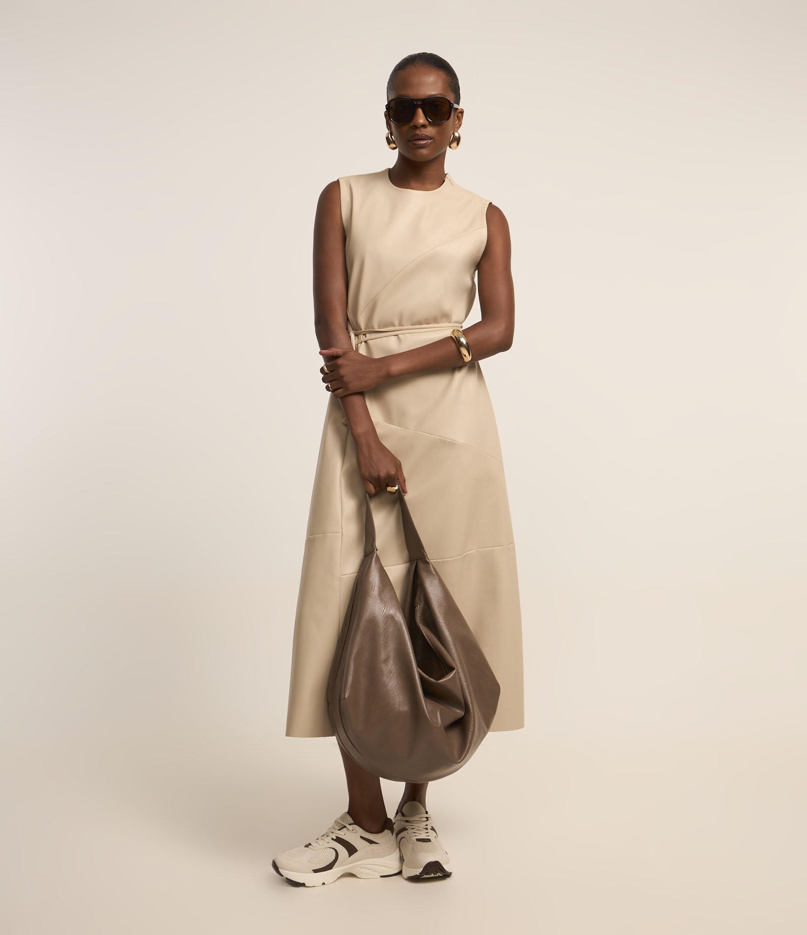 Vestido Midi em PU com Transpasse Frontal e Recortes Bege 2