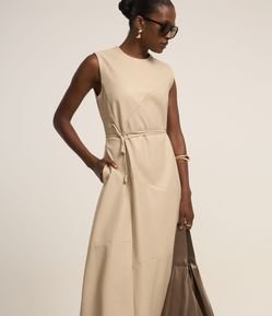 Vestido Midi em PU com Transpasse Frontal e Recortes