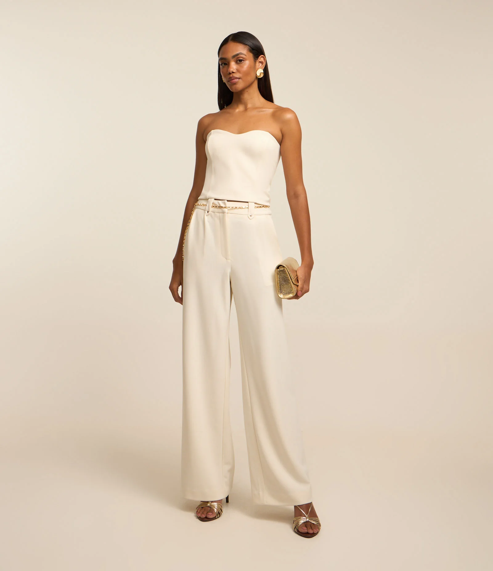 Calça Pantalona em Crepe com Cinto Corrente e Pregas Off White 1