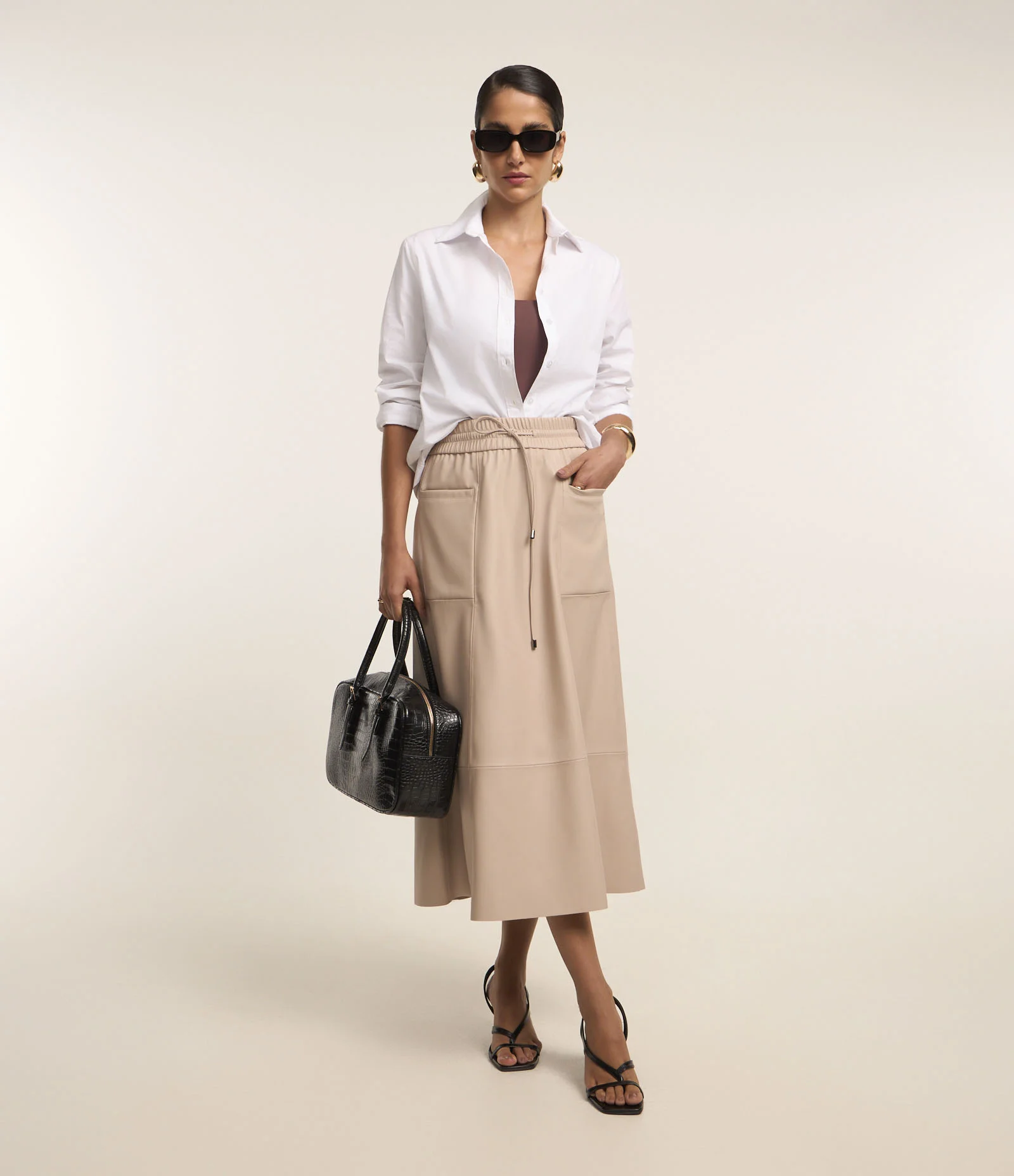 Saia Midi em Material Sintético com Cós Elástico e Bolsos Bege 2