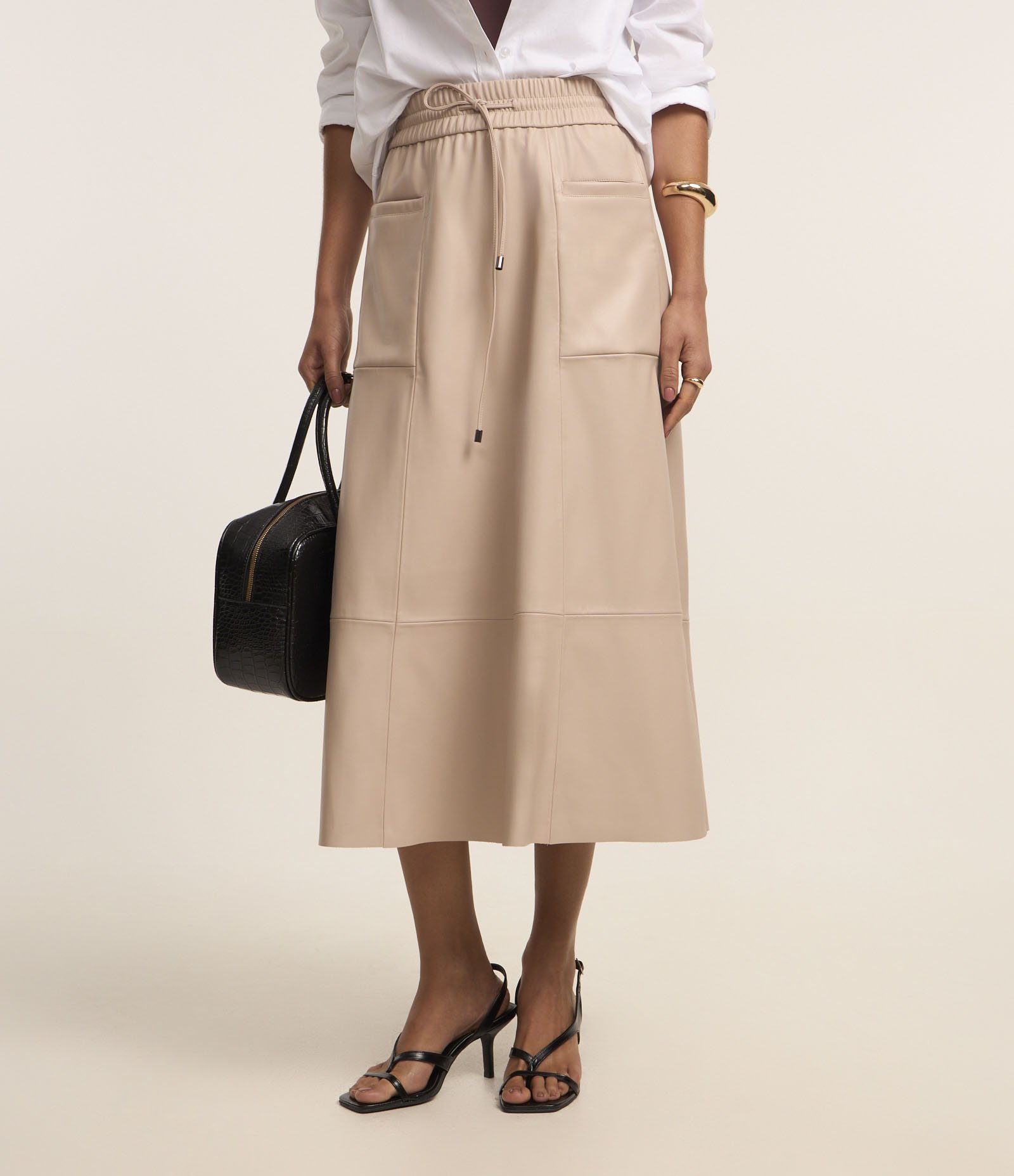Saia Midi em Material Sintético com Cós Elástico e Bolsos Bege 3