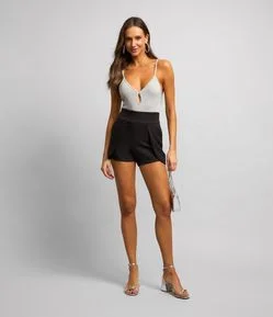 Short Curto em Crepe Sobreposto