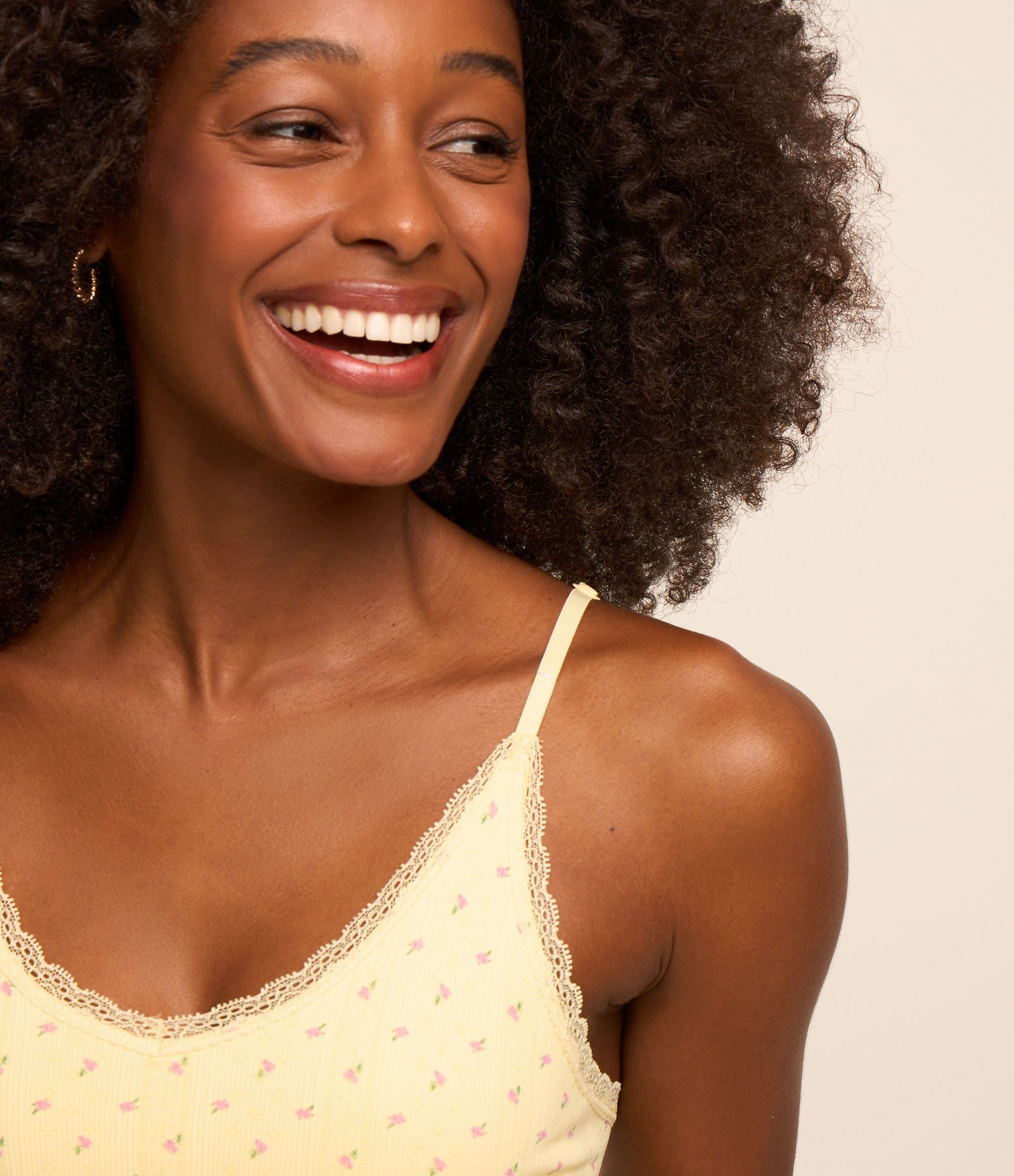 Sutiã Top Sem Costura com Detalhe de Renda e Estampa Floral Bege 4