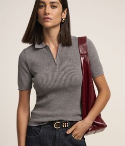 Blusa em Tricô com Gola Polo e Meio Zíper