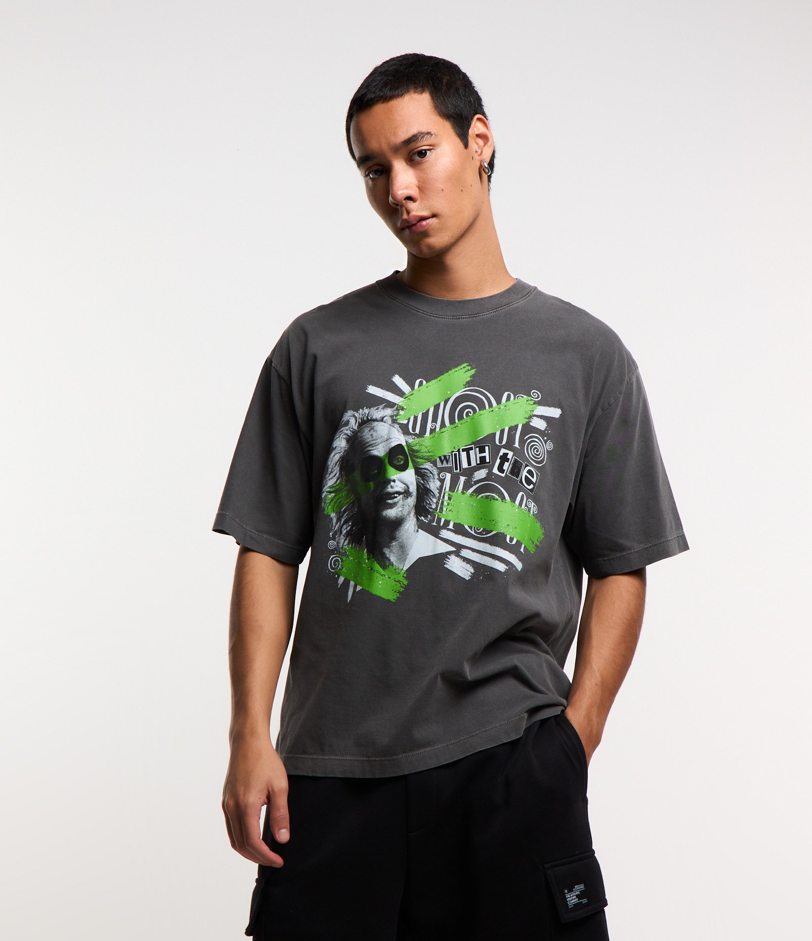 Camiseta Boxy em Algodão com Estampa Beetlejuice Cinza 1