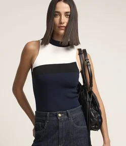 Blusa em Tricô com Gola Altinha e Blocos de Cor