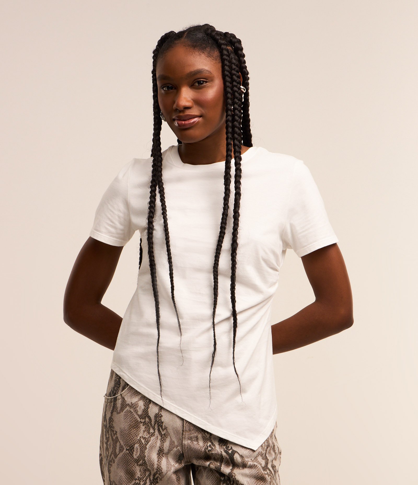 Blusa em Ribana com Fenda e Franzido Lateral Branco 1