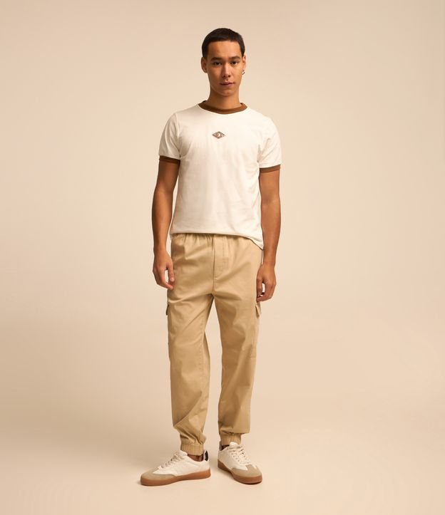 Calça Jogger em Sarja com Bolsos Cargo