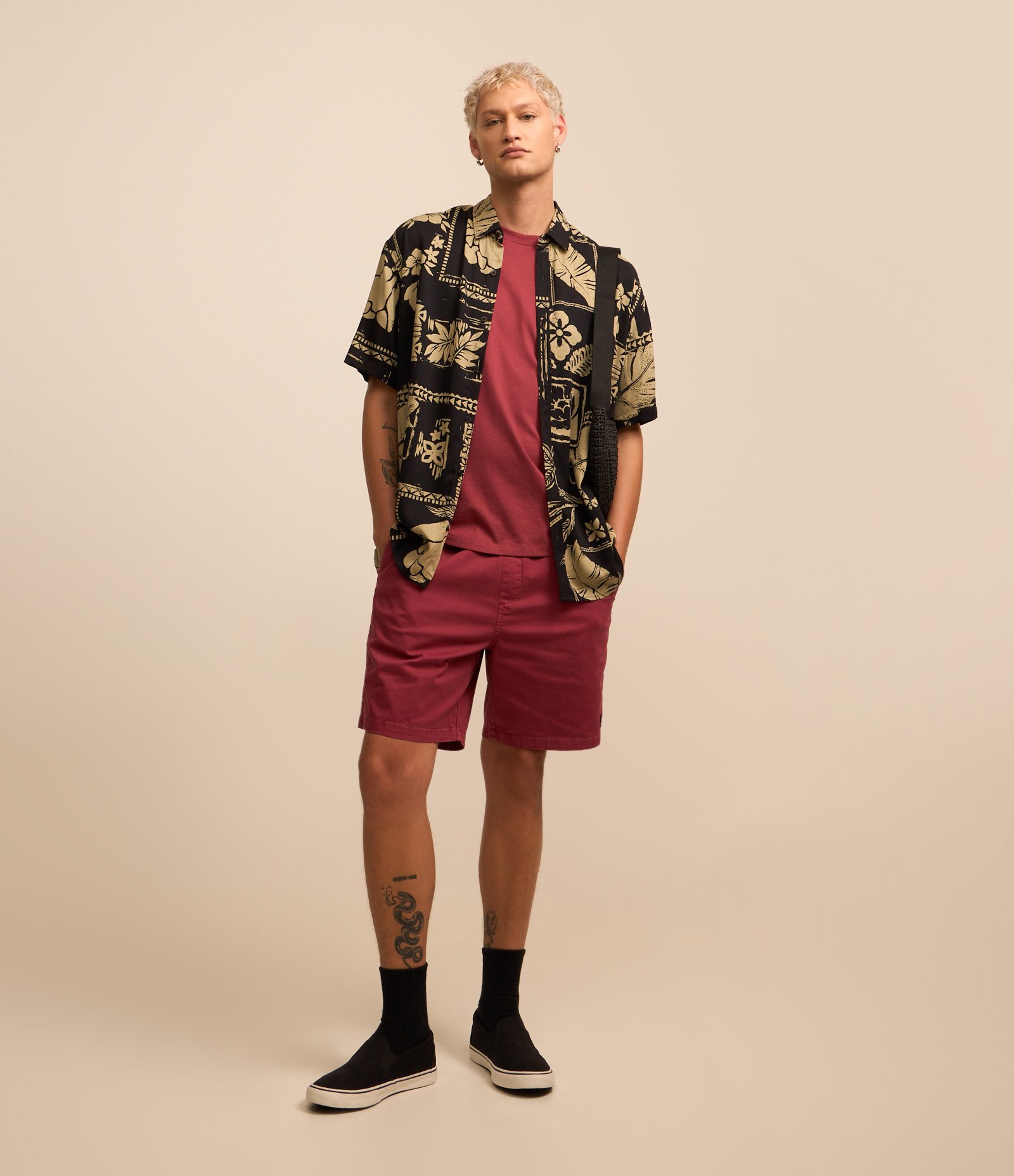 Bermuda Regular em Sarja Lavada com Amarração no Cós 1